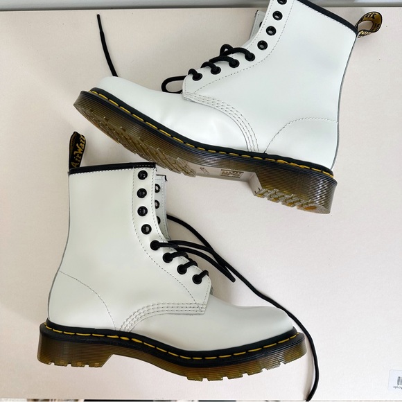 NWOT Doc Martens White Lace up 1460 Paschal leather 8-eye boot - Picture 2 of 9